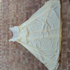 Vintage 1970s Serena Light Yellow Lace Nylon Nightgown Hollywood Regency
